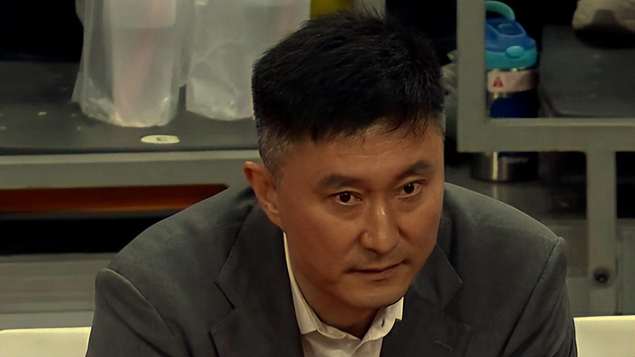 世预赛官网客户端-上海淘汰广东进四强!卢伟给足了杜锋面子,否则赢30分都不成问题