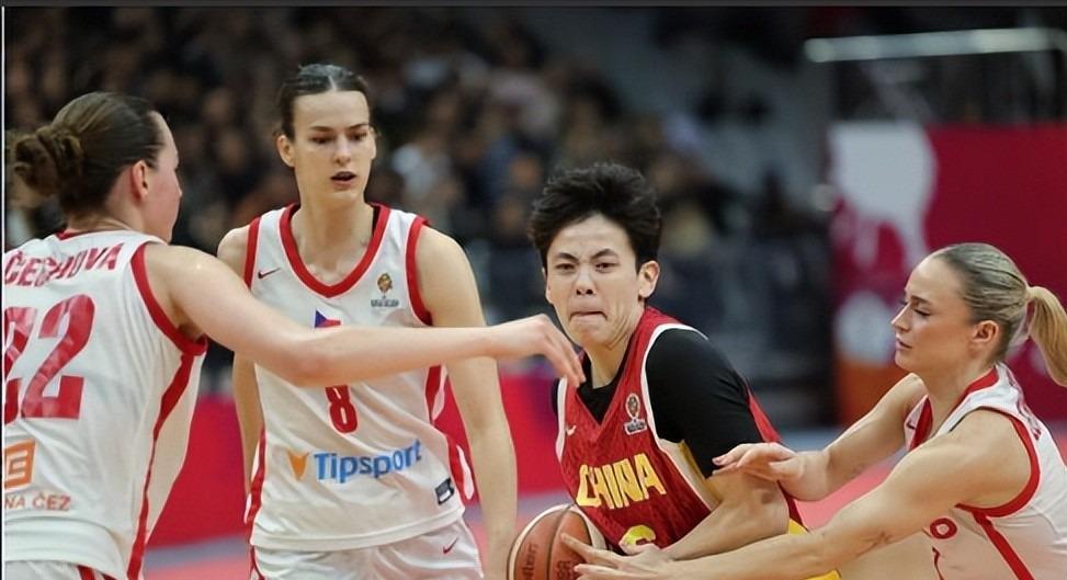 世预赛官方app下载-出线了!中国女篮84-74,数据一目了然,不是韩旭,最大功臣是她