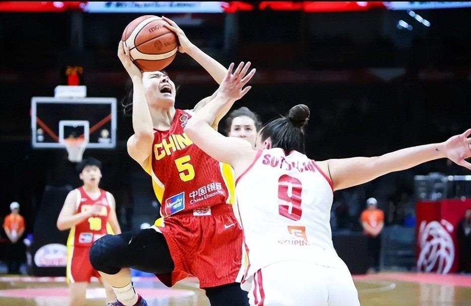 世预赛官方app下载-出线了!中国女篮84-74,数据一目了然,不是韩旭,最大功臣是她