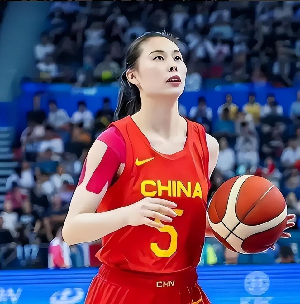 世预赛官方app下载-出线了!中国女篮84-74,数据一目了然,不是韩旭,最大功臣是她